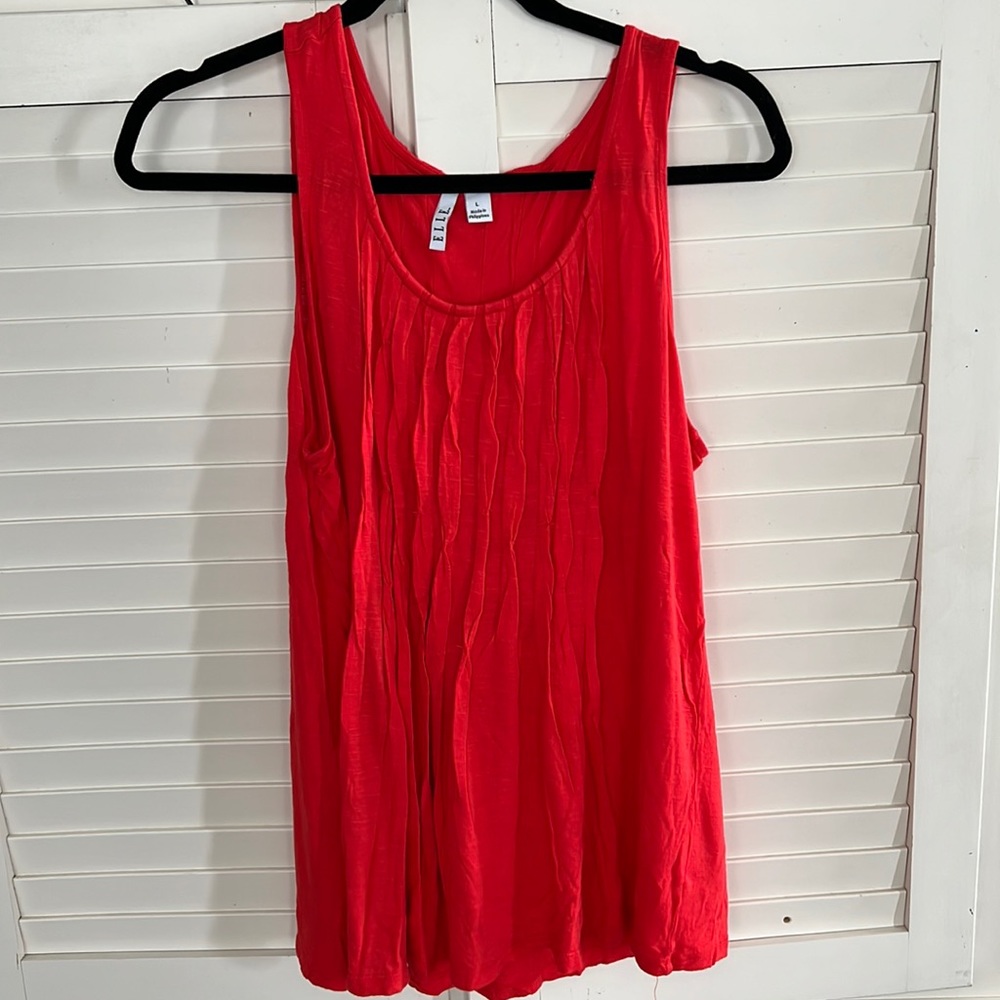 Elle tank red with pleating. Sz L